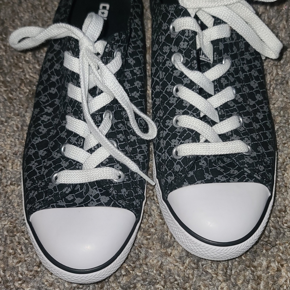 Converse size 9